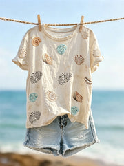 Damen-T-Shirt mit Kurzärmeln und Strandmotiv aus Muscheln und Schnecken