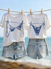 Kurzarm-T-Shirt mit Blumen-Bikini-Kunst am Strand