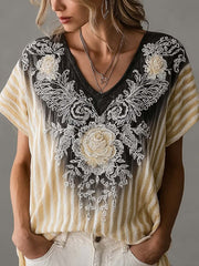 Damen-T-Shirt aus Leinen mit gestreiftem Color-Blocking‑Design, Schmetterlings‑ und Blumenmuster sowie kurzen Ärmeln
