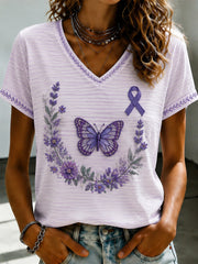 Damen-T-Shirt mit violetter Blumen-Print-Optik und V-Ausschnitt