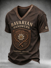 Herren-T-Shirt im deutschen Traditionsstil mit V-Ausschnitt