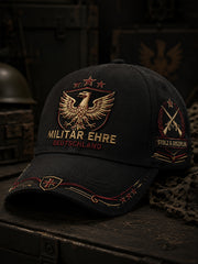 Mütze mit militärähnlichem Print