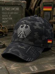 Herrenhut im Vintage-Stil mit militärinspiriertem Muster