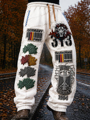 Herren-Sport-Hose in Weiß mit deutschem Slogan-Print, im Vintage-Stil, lässig