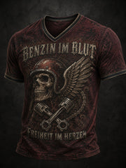 Herren-T-Shirt mit Aufdruck „BENZIN IM BLUT FREIHEIT IM HERZEN“ und V-Ausschnitt