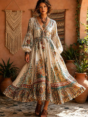 Bedrucktes langes Vintage-Kleid der Dame im böhmischen Stil