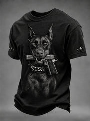 Herren-T-Shirt mit kurzem Ärmel und aufgedrucktem, wildem Dobermann-Hund mit Waffe