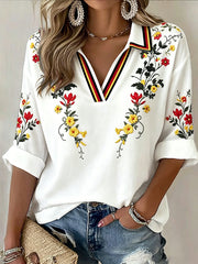Damenweißes Freizeit-T-Shirt mit deutschem Blumenmuster und V-Ausschnitt