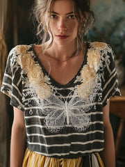 Damen-T-Shirt aus Leinen mit gestreiftem Color-Blocking‑Design, Schmetterlings‑ und Blumenmuster sowie kurzen Ärmeln