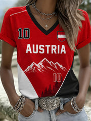 Frauen-Fußballspiel in Österreich – Motiv-T-Shirt mit Jubel-Print