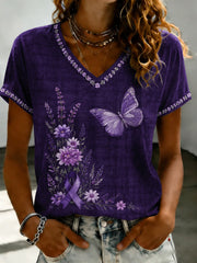Damen-T-Shirt mit violetter Blumen-Print-Optik und V-Ausschnitt