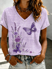 Damen-T-Shirt mit violetter Blumen-Print-Optik und V-Ausschnitt