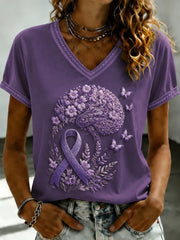 Damen-T-Shirt mit violetter Blumen-Print-Optik und V-Ausschnitt