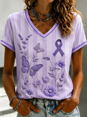 Damen-T-Shirt mit violetter Blumen-Print-Optik und V-Ausschnitt