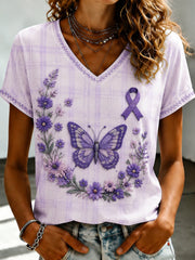Damen-T-Shirt mit violetter Blumen-Print-Optik und V-Ausschnitt