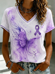 Damen-T-Shirt mit violetter Blumen-Print-Optik und V-Ausschnitt