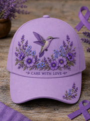 Unisex-Mütze in Lila mit Blumen- und Kolibri‑Muster zur Sensibilisierung für die Alzheimer‑Krankheit
