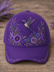 Unisex-Mütze in Lila mit Blumen- und Kolibri‑Muster zur Sensibilisierung für die Alzheimer‑Krankheit
