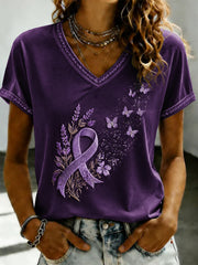 Damen-T-Shirt mit violetter Blumen-Print-Optik und V-Ausschnitt
