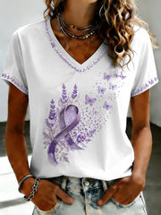 Damen-T-Shirt mit violetter Blumen-Print-Optik und V-Ausschnitt