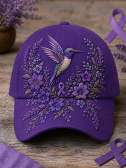 Unisex-Mütze in Lila mit Blumen- und Kolibri‑Muster zur Sensibilisierung für die Alzheimer‑Krankheit