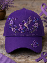 Unisex-Mütze in Lila mit Blumen- und Kolibri‑Muster zur Sensibilisierung für die Alzheimer‑Krankheit