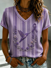 Damen-T-Shirt mit violetter Blumen-Print-Optik und V-Ausschnitt