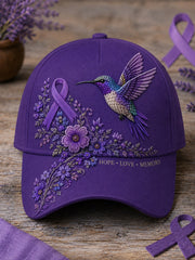 Unisex-Mütze in Lila mit Blumen- und Kolibri‑Muster zur Sensibilisierung für die Alzheimer‑Krankheit