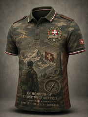 Herren-Poloshirt mit kurzen Ärmeln und militärstilvollem Print