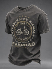 Männer unterschätzen niemals einen alten Mann mit einem Fahrrad Kurzarm-T-Shirt