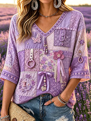 Damen-T-Shirt in Lila mit Patchwork-Muster und Aufdruck zur Sensibilisierung für Alzheimer, mit mittellangen Ärmeln und V-Ausschnitt