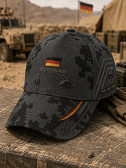 Herrenhut im Vintage-Stil mit militärinspiriertem Muster
