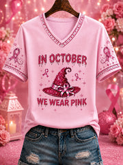 Bedrucktes T-Shirt mit V-Ausschnitt für Damen „ IM OKTOBER TRAGEN WIR ROSA“