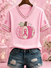 Rosa bedrucktes T-Shirt mit V-Ausschnitt zum Thema Brustkrebs bei Frauen
