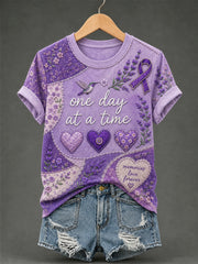 Damen-T-Shirt mit lila Blumenmuster und Aufdruck zur Sensibilisierung für Alzheimer