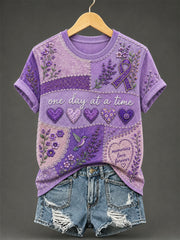 Damen-T-Shirt mit lila Blumenmuster und Aufdruck zur Sensibilisierung für Alzheimer