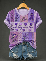 Damen-T-Shirt mit lila Blumenmuster und Aufdruck zur Sensibilisierung für Alzheimer