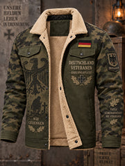 Herrenjacke mit Fleece-Innenfutter und Grafikdruck zum Veteranengedenken