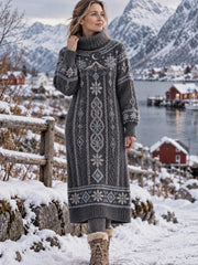 Klassisches nordisches Kleid mit geflochtenem Muster für Damen mit hohem Ausschnitt
