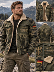 Herrenjacke mit Fleece-Innenfutter und Grafikdruck zum Veteranengedenken